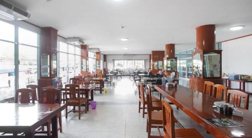 Oyo 75394 Sakthong Grand Hotel Chiang Khong Ngoại thất bức ảnh